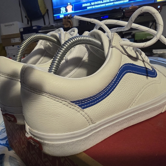 VANS OLD SKOOL, LEATHER TOP SNEAKERS. - Picture 6 of 10